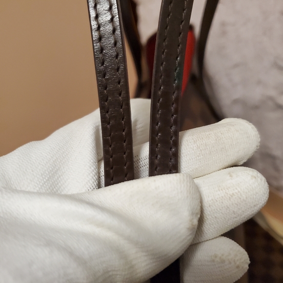 Louis Vuitton Neverfull MM in Cherry Interior - Picture 11 of 16